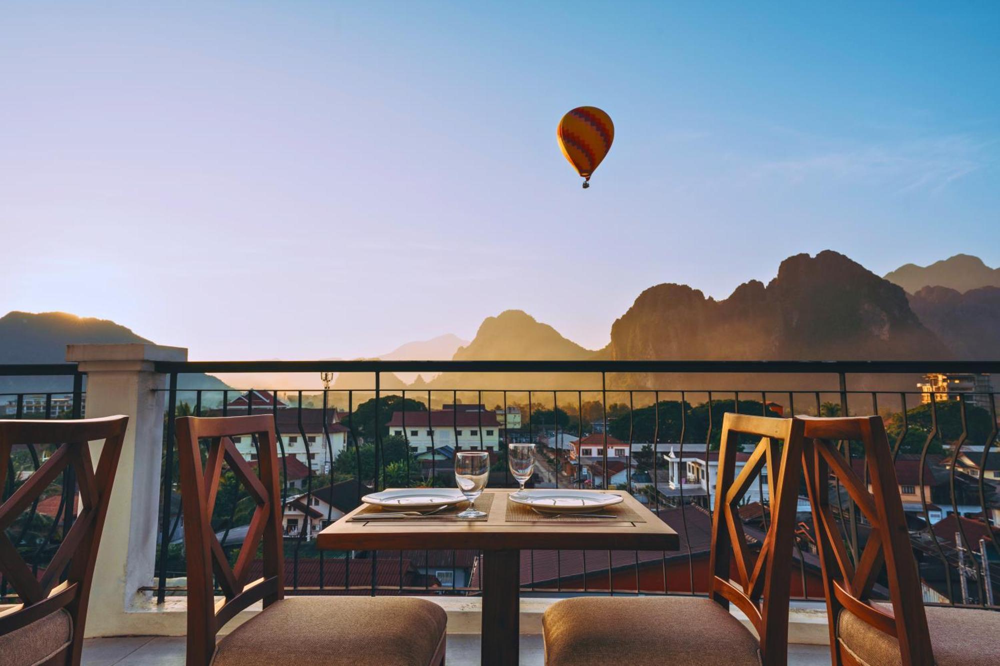 Oudomsin Vangvieng Hotel Vang Vieng Esterno foto