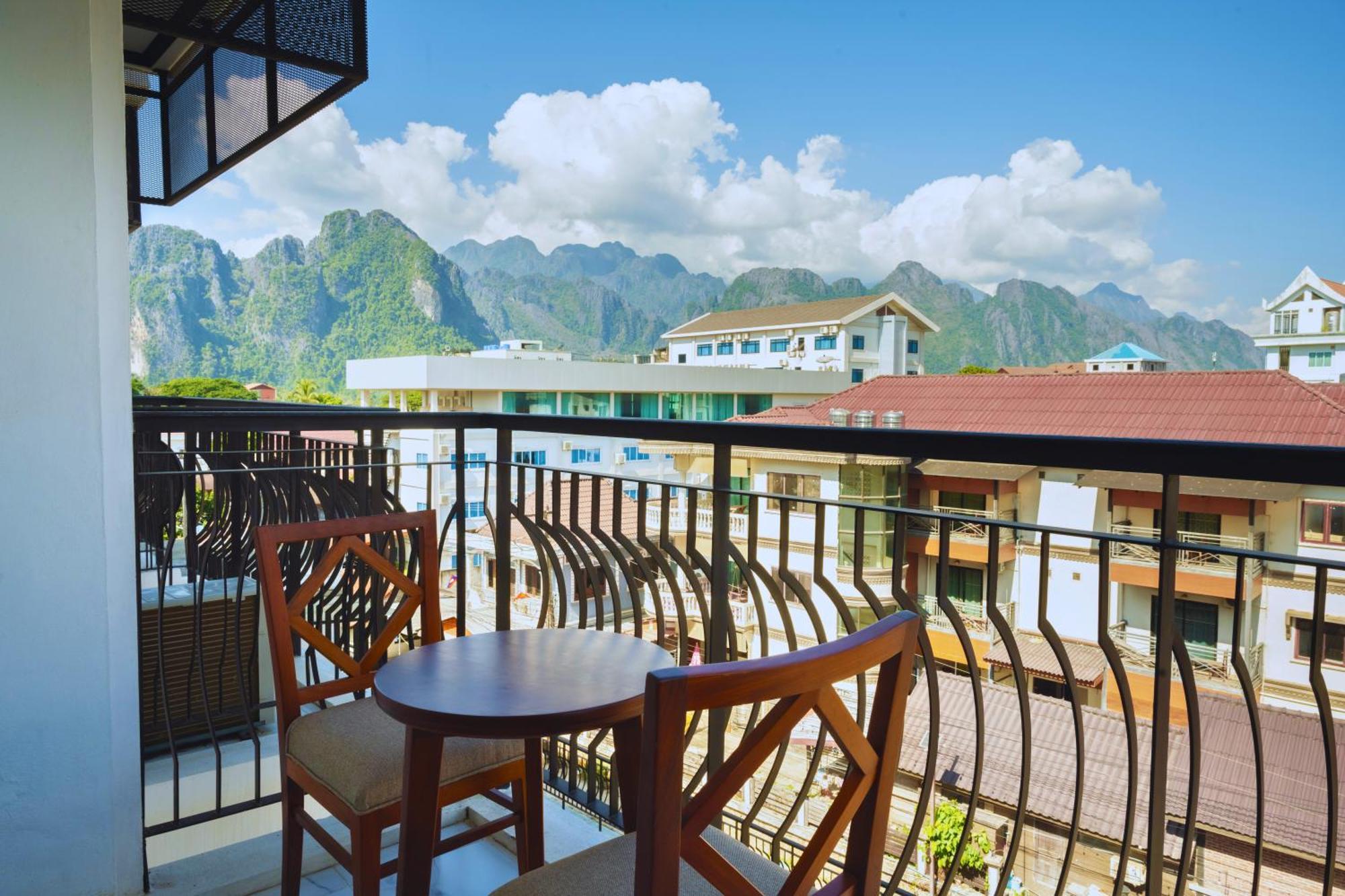 Oudomsin Vangvieng Hotel Vang Vieng Esterno foto