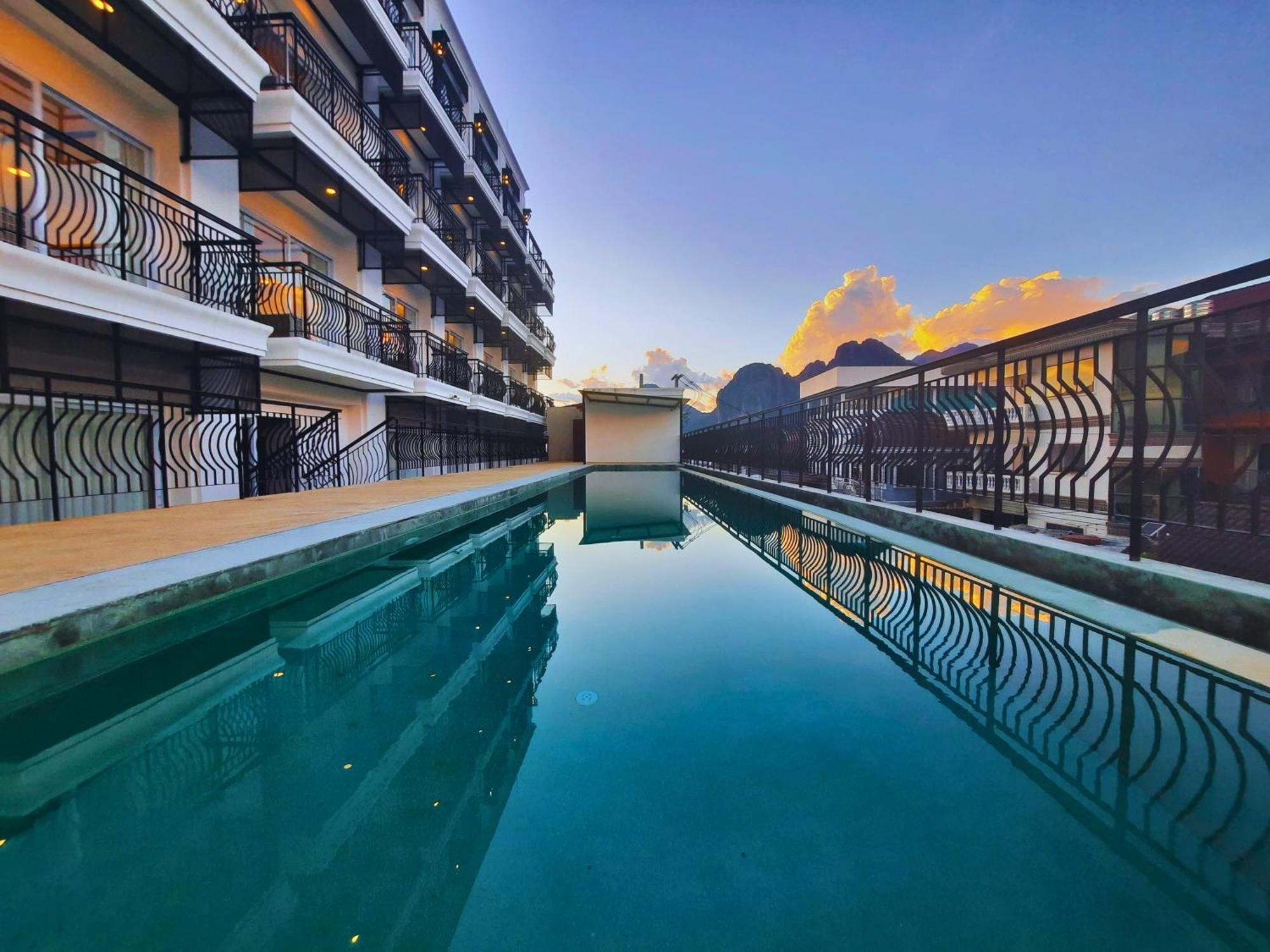 Oudomsin Vangvieng Hotel Vang Vieng Esterno foto